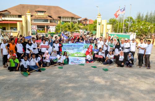 KB01_05072019_BERSIH_PANTAI_BN201906253173