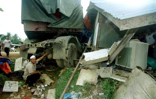 KB01_06012016_LORI_REMPUH_RUMAH
