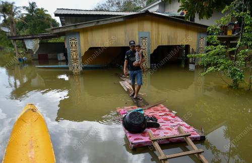TINJAUAN BANJIR DI KAMPUNG TERSANG