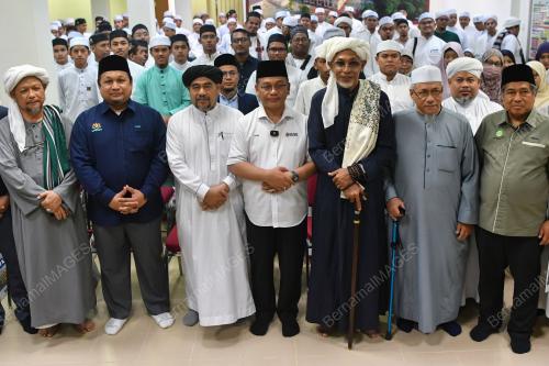 DATUK DR MOHD NAIM MOKHTAR