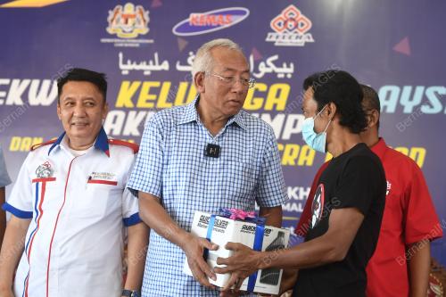 DATUK SERI MAHDZIR KHALID