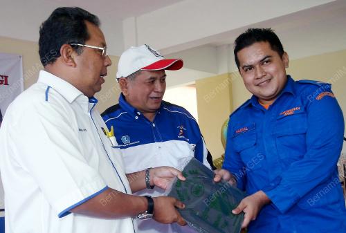 AWANG ADEK HUSSIN