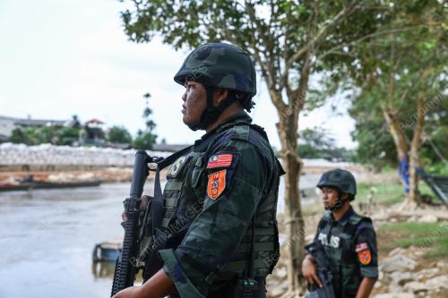 SENOI PRAAQ TINJAUAN KESELAMATAN SEMPADAN