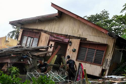 ROBOH PENEMPATAN PENDUDUK JALAN ATAS PALOH