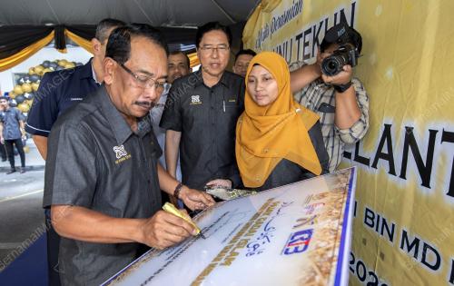 DATUK SERI MOHAMMAD SUPARADI MD NOOR