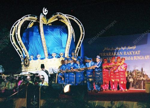 PERARAKAN RAKYAT DAN KERETA BERHIAS