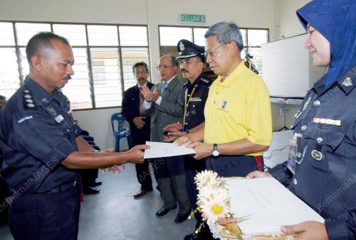MUSTAPA MOHAMED