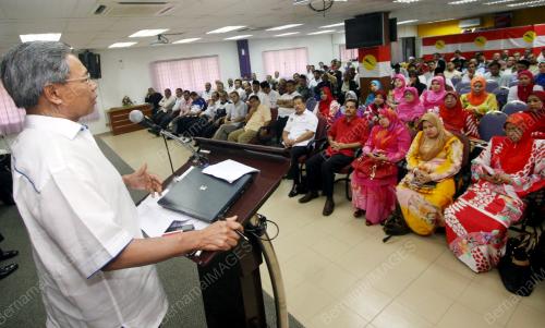 MUSTAPA MOHAMED