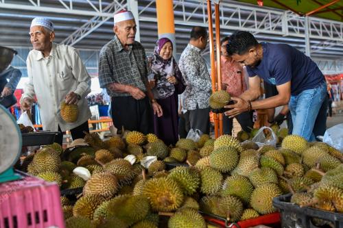 PROGRAM JUALAN BUAH-BUAHAN BERMUSIM FAMA