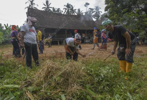 GOTONG-ROYONG BERSIH RUMAH WARISAN