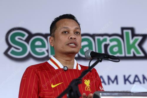 NIK NAZMI NIK AHMAD