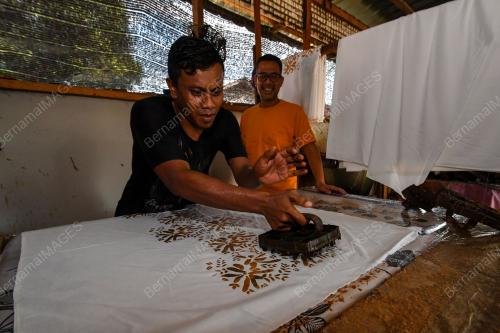 PENGUSAHA BATIK