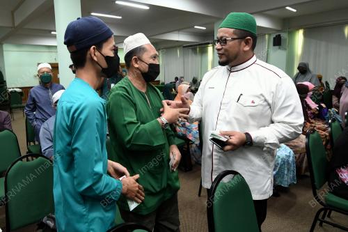 DATUK AHMAD MARZUK SHAARY