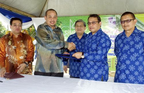 KB01_10082015_ANGKASA_MOU