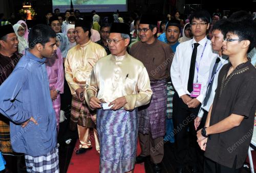 DATUK SERI MUSTAPA MOHAMED