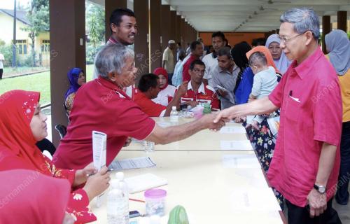 DATUK SERI MUSTAPA MOHAMED