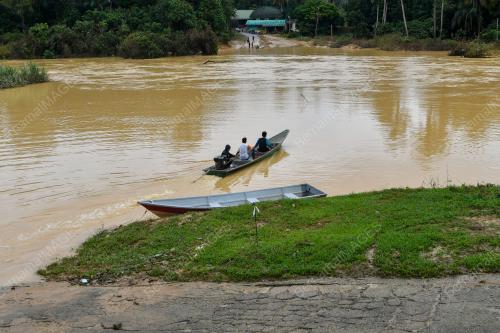 JAMBATAN KAMPUNG TANJUNG KALA