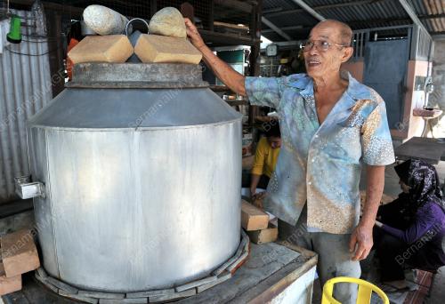 KB01_11022015_KUIH_BAKUL