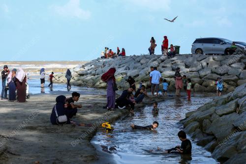 TINJAUAN CUTI UMUM PANTAI IRAMA