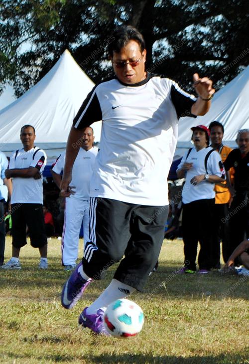 KB01_11032012_SHABERY_CHEEK