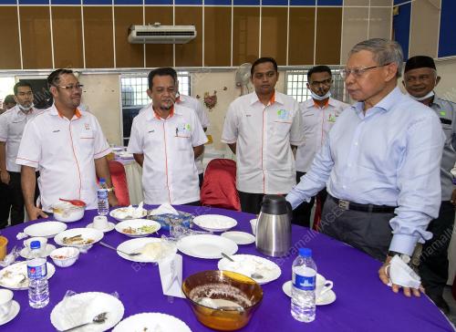 DATUK SERI MUSTAPA MOHAMED