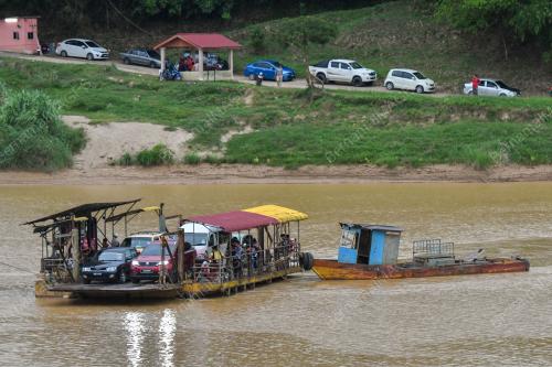 TINJAUAN PENGKALAN FERI MUSIM PERAYAAN