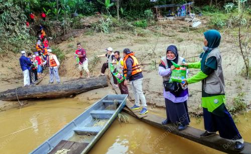 BANTUAN MANGSA BANJIR