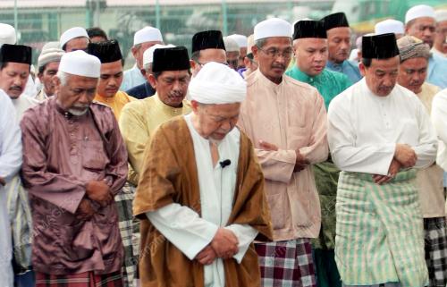 NIK ABDUL AZIZ NIK MAT