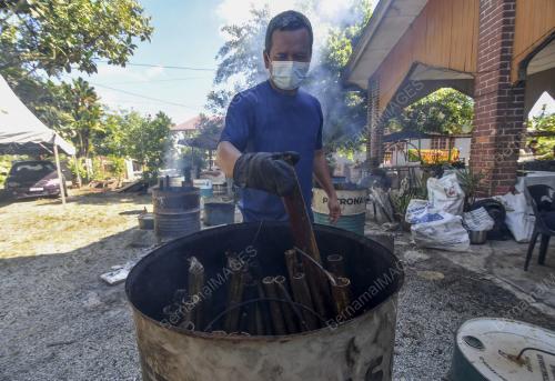 LEMANG DAUN LEREK