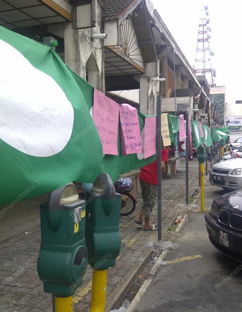 BANTAHAN PERNIAGA PASAR LAMA MPKB