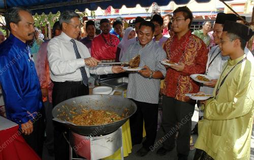 MUSTAPA MOHAMED