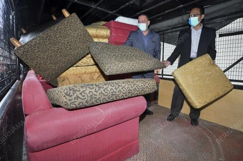 SOFA TERPAKAI