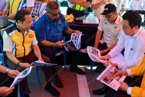 DATUK SERI AHMAD MASLAN