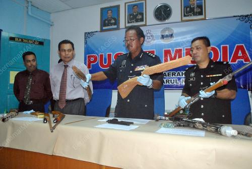 KB01_13022012_SENJATA_API