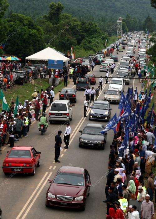 PILIHAN RAYA RAYA KECIL DUN MANIK URAI
