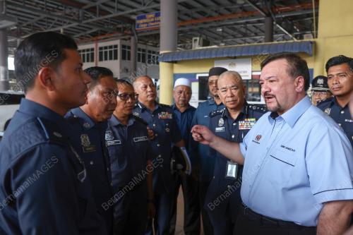 DATUK SERI AMIR HAMZAH AZIZAN