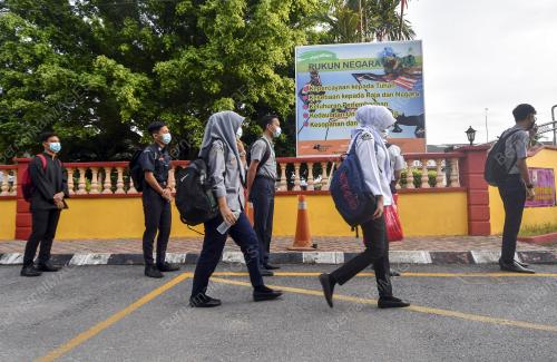 TINJAUAN HARI PERTAMA PEMBUKAAN SEKOLAH