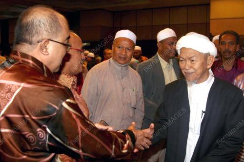 NIK ABDUL AZIZ NIK MAT