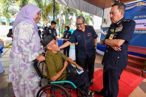 TAN SRI DR MAZLAN LAZIM