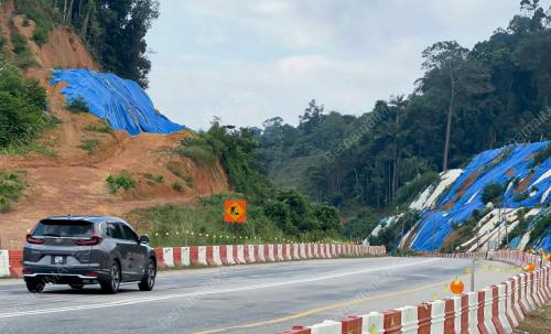 JALAN DI TEPI CERUN