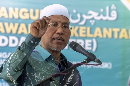 SENATOR DATUK IDRIS AHMAD