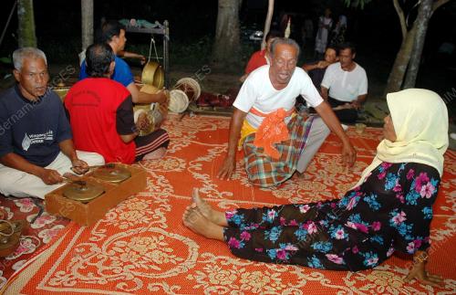 MAIN PUTERI