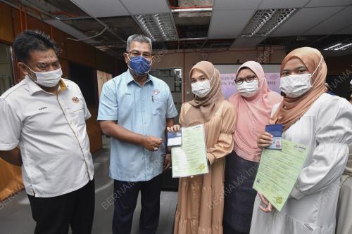 PASANGAN KEMBAR BERTUKAR