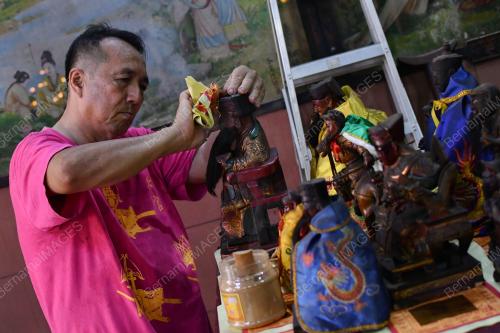 TINJAUAN PERSIAPAN TAHUN BARU CINA