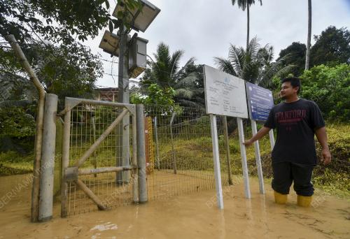 TINJAUAN MUSIM TENGKUJUH