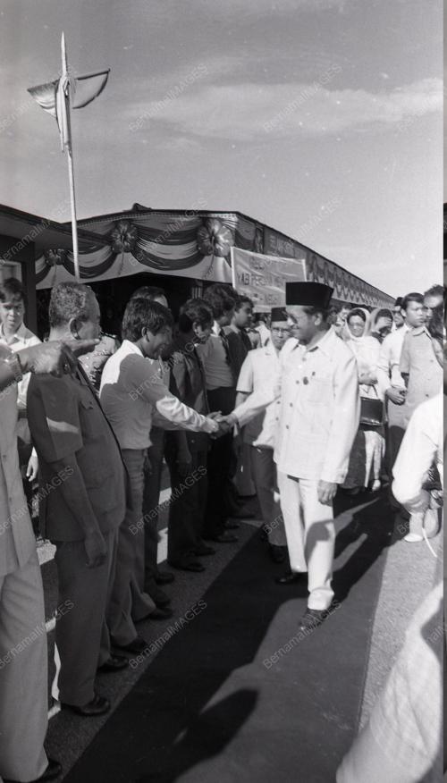 DR. MAHATHIR MOHAMAD