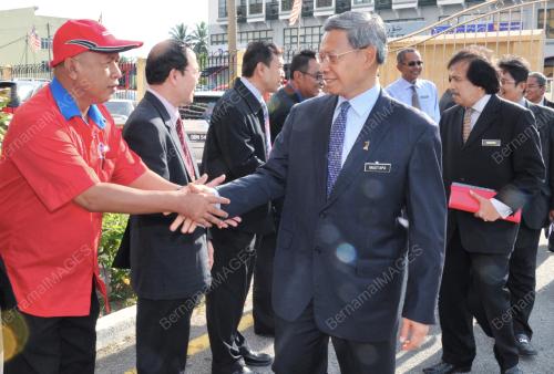 DATUK SERI MUSTAPA MOHAMED