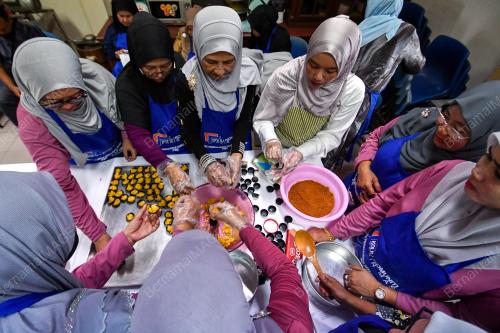 PEMBUATAN BISKUT RAYA