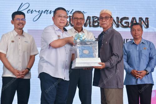 TAN SRI WAN AHMAD DAHLAN ABDUL AZIZ