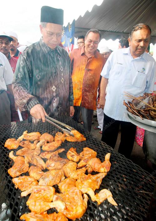 MUSTAPA MOHAMED